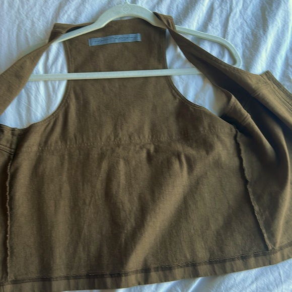 Raquel Allegra Button Sleeveless top in army green size 0/ small - Picture 7 of 8
